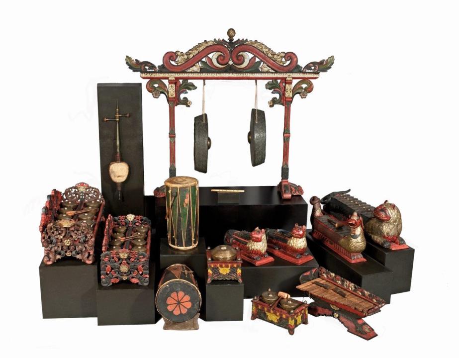 Gamelan, Java, Indonésie, inv. 0800 ; 0802-0811 ; 0813 ; 0823-0824 ; 0869 ; 0859