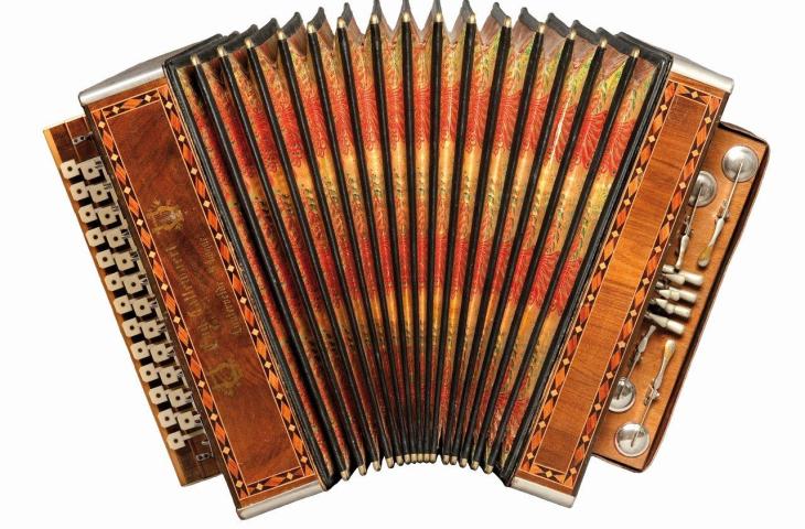 Bisonoor accordeon, Eugène Callewaert, Lichtervelde, West-Vlaanderen, 1928, inv. 1993.009
