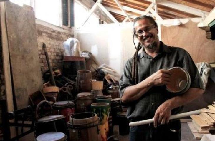 Philip Supersad in zijn studio, downtown Kingston, 2012 © The Jamaica Gleaner